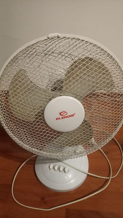 Продавам настолен вентилатор.