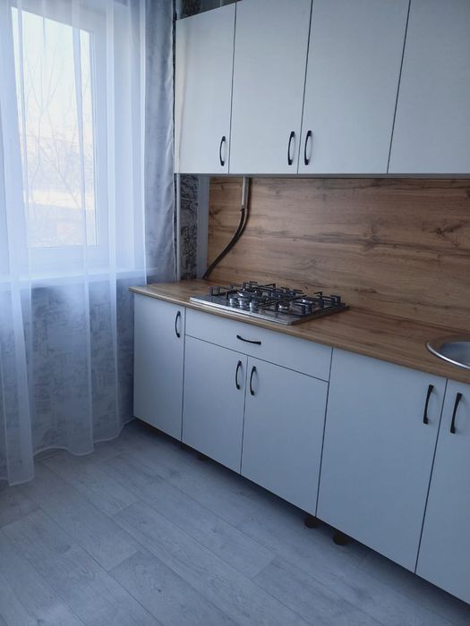 Продам 2 ком квартиру 2/5 в р-оне 3 гор больницы