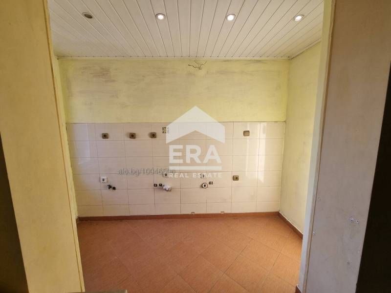 Продава се Тристаен апартамент в Хасково, Център - 93 кв.м за 516 €/кв.м - Снимка #1