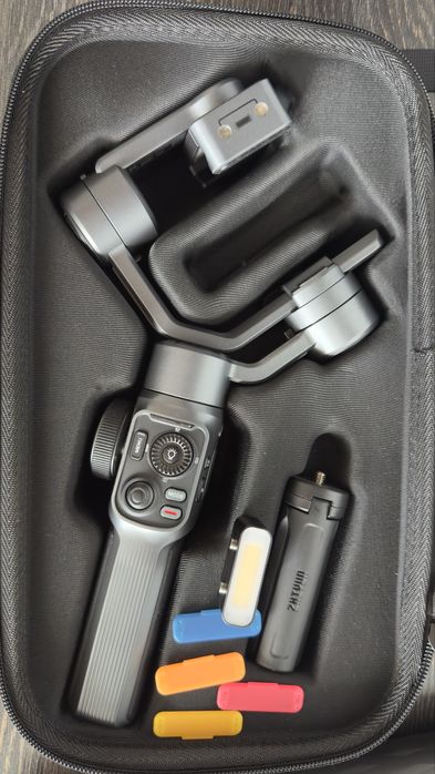 Stabilizator Zhiyun Tech Smooth 5 pentru smatphone