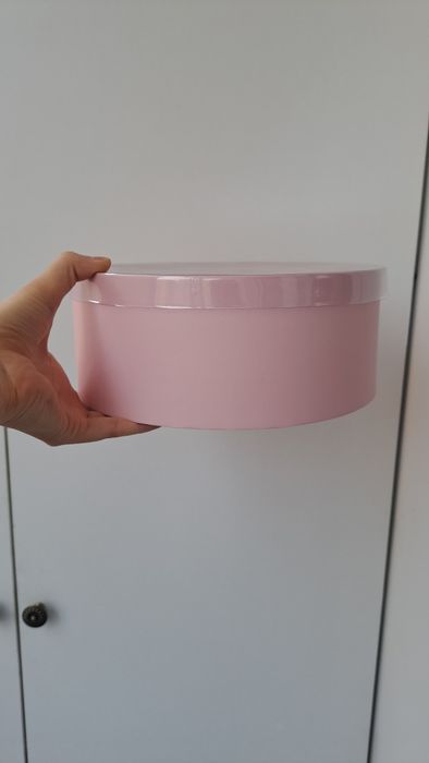 Круглые коробки под цветы и подарки