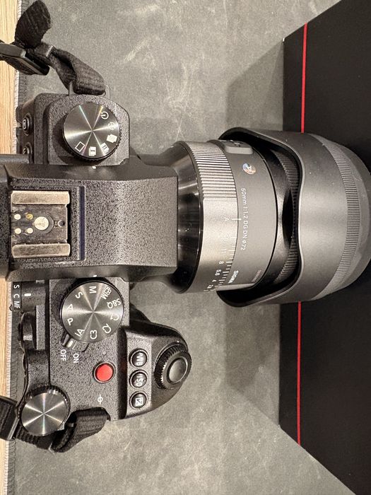 Продавам фотоапарат Lumix S5II + обективи