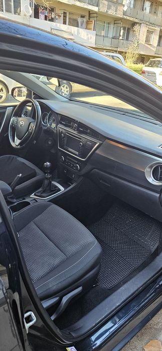 Тойота Аурис 2.0 126 коня