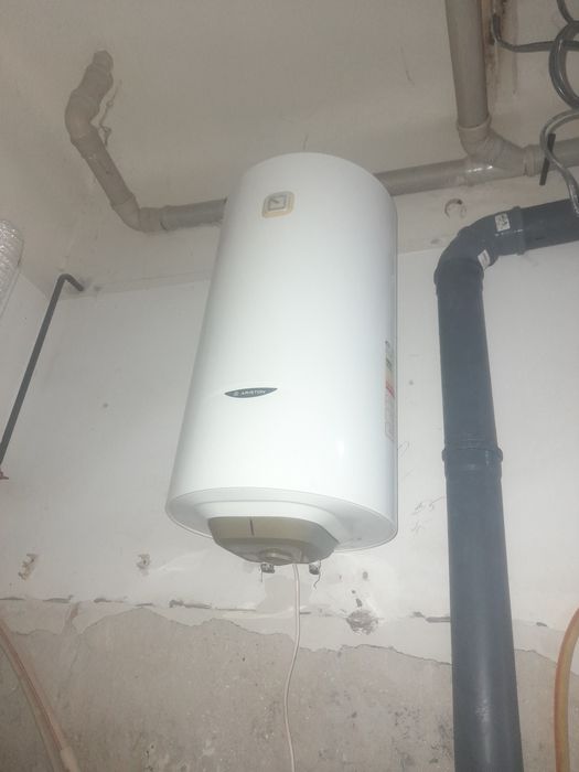 Продаю газовую колонку,аристон,и раму