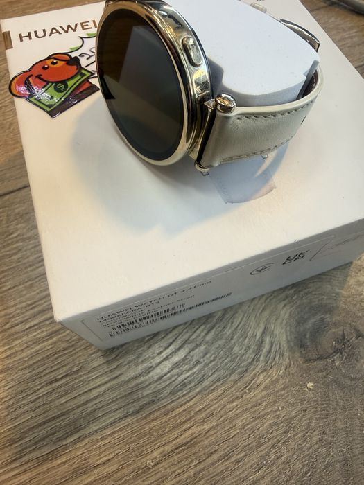 Huawei gt4 41mm white Перфектен!