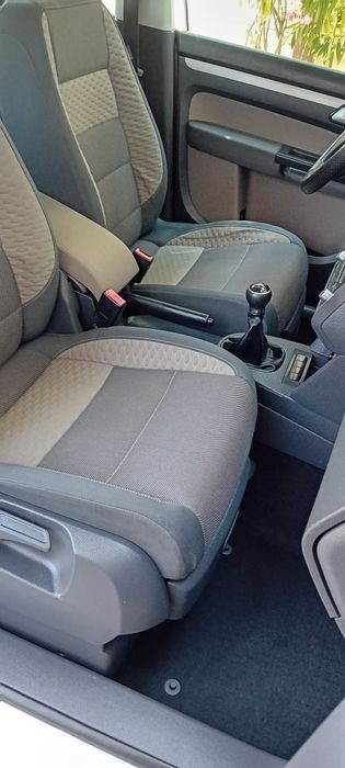 Vând  Vw Turan  cross  an 2009  ,7 locuri Facelift   crom