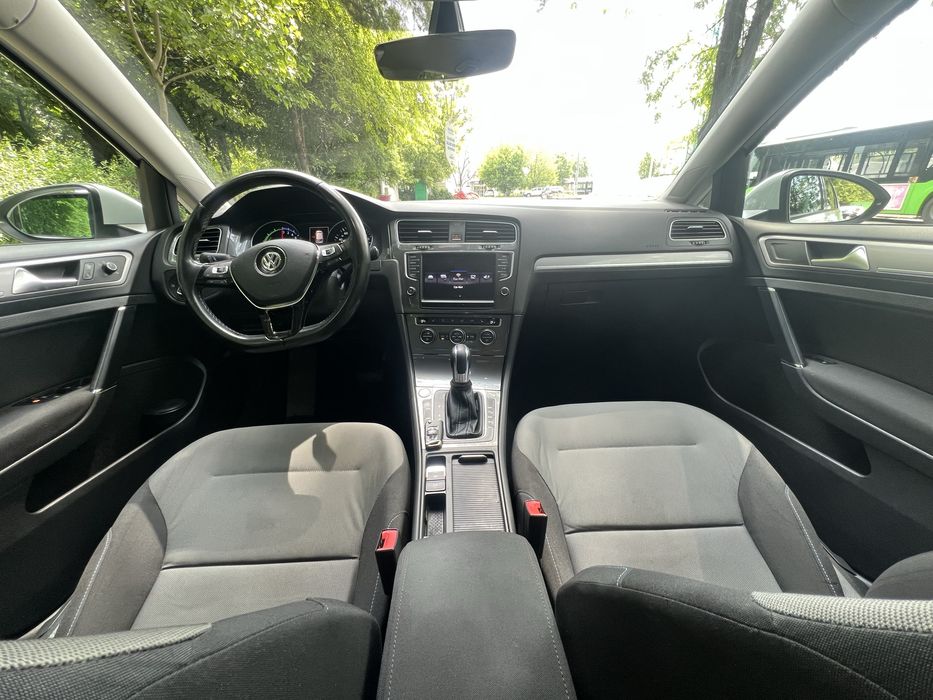 Volkswagen e Golf full electric de vanzare