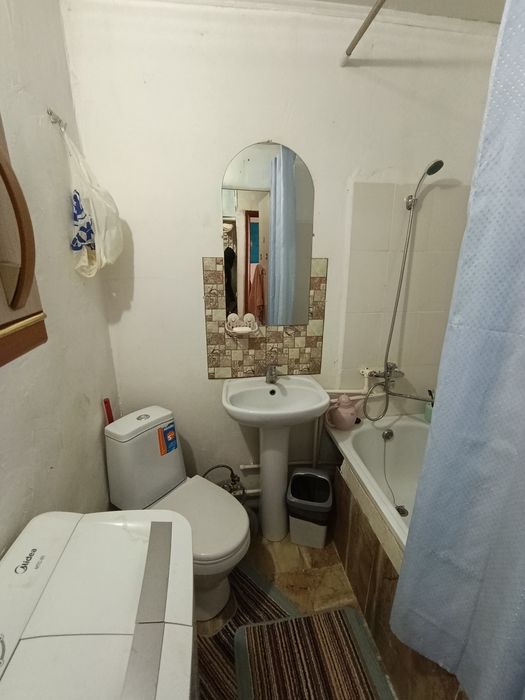 Продам 1 комнатную окт в районе школьника