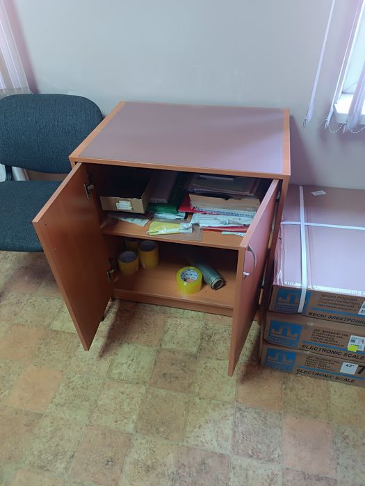 Офисные шкафы столы