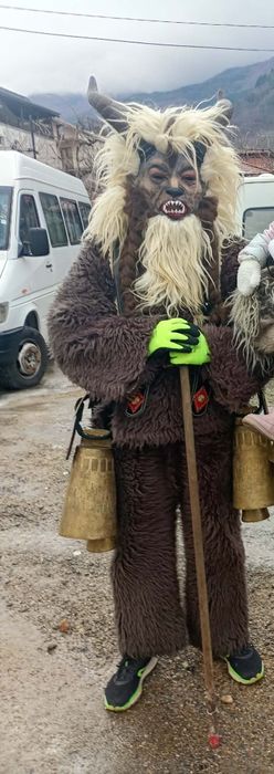 Костюм . Носен само 2 дни