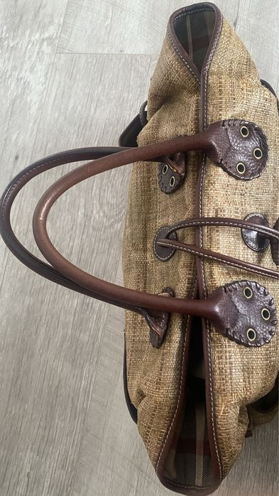Geanta originala Burberry combinatie material rafie si piele