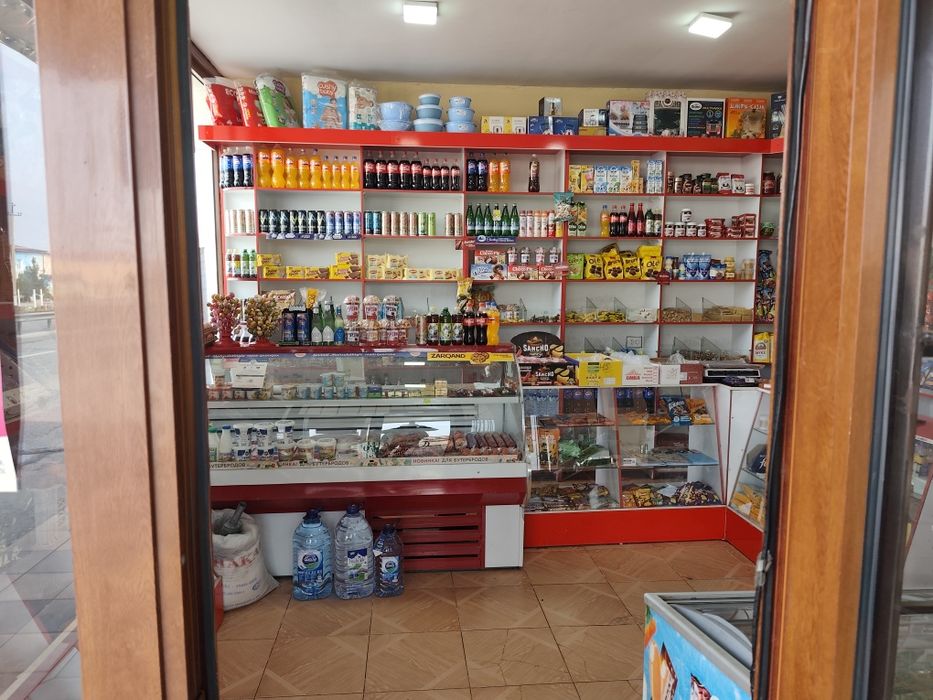 Остановкадаги дукон сотилади