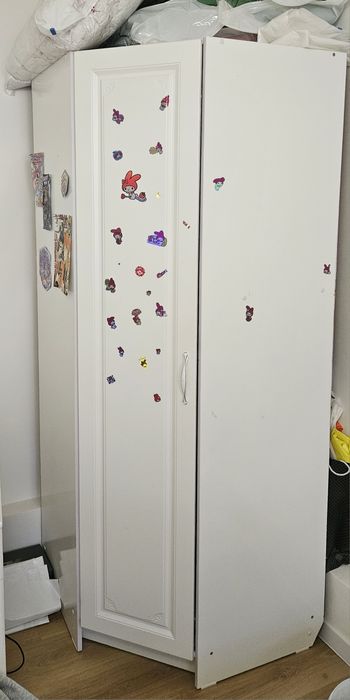 Угловой вместительный шкаф