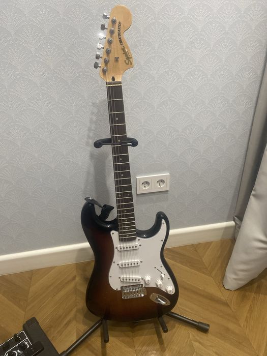 Продается гитара Squier Stratocaster 2в1