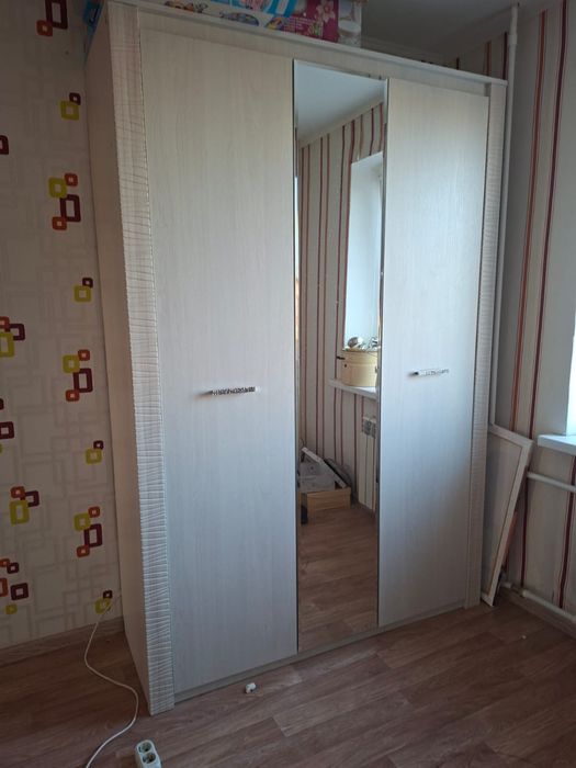 продам шкаф в спальню
