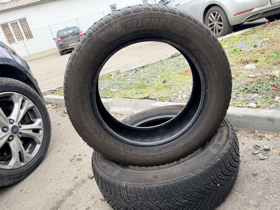 Vand Doua bucati Michelin