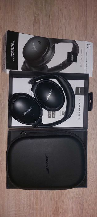 Casti Bose QuietComfort noise cancelling cu accesorii