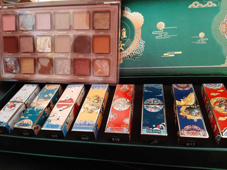 Kiss kylie , Naughty