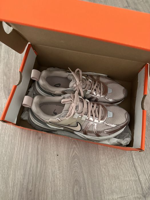 Кроссовки nike новые практически