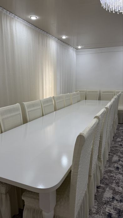 Стол со стульями