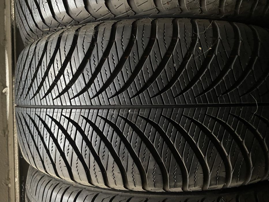 Шины 215/50/17 пара бу гудиер