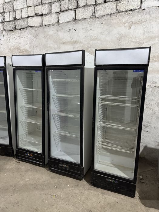 Холодильник охлождает отлчино