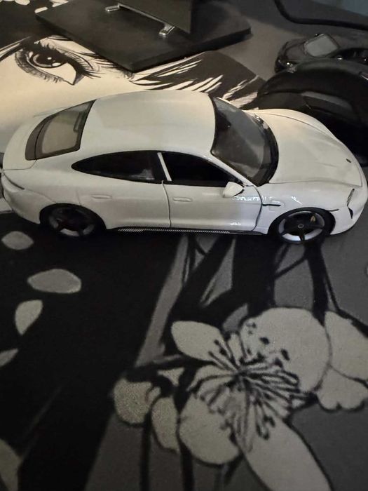 Детска играчка  Porsche Taycan Turbo S White Модел 1:24 Мащаб