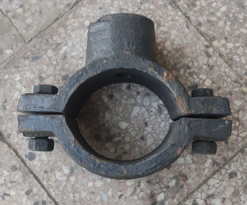 Водовземна чугунена скоба