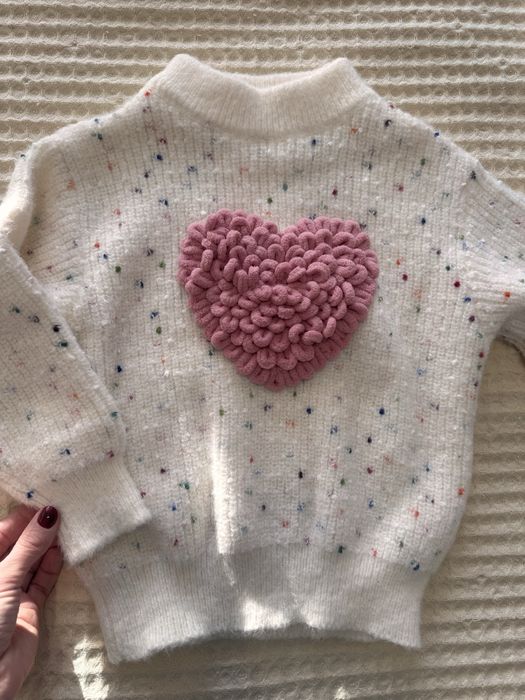 Продам новый свитер для девочки