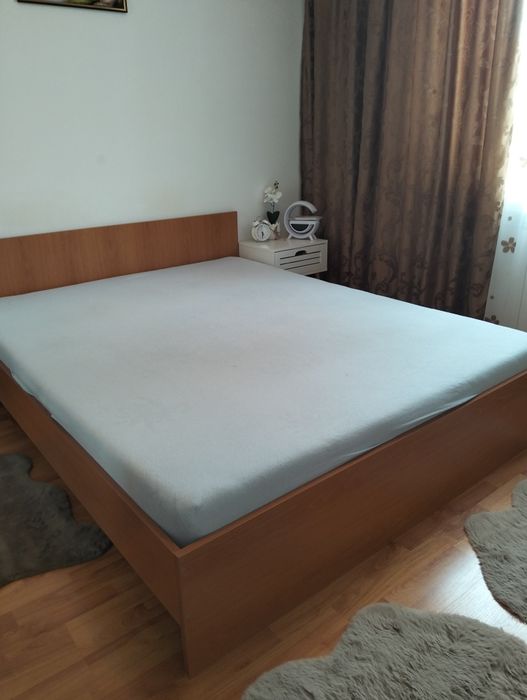 Cuier hol și pat matrimonial