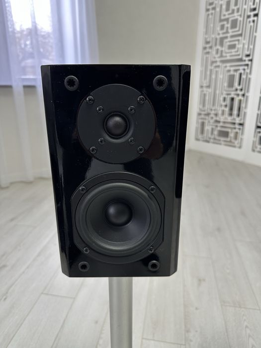 Колонки CAV на стойках