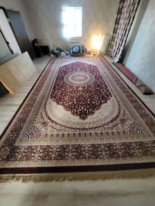 Кілем сатылады..