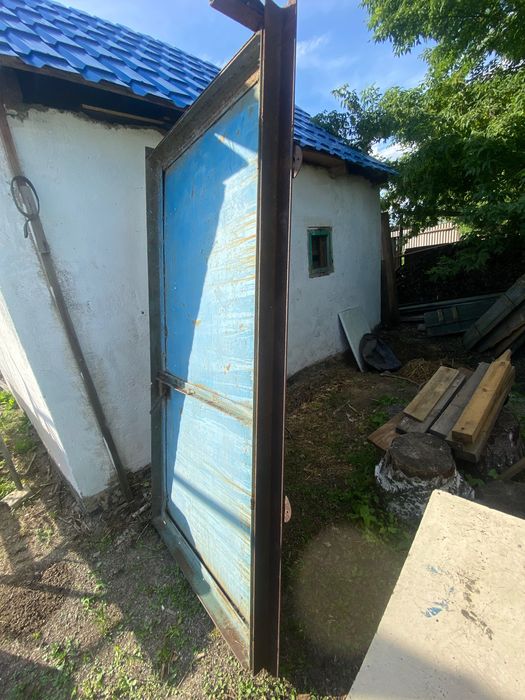 Железный дверь с угольниками