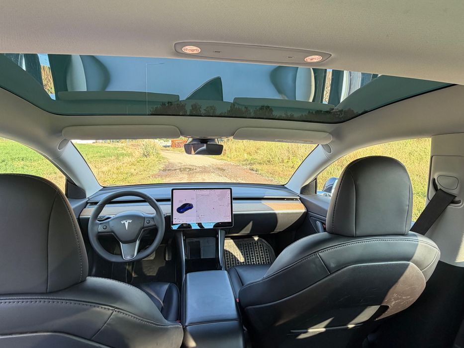 TESLA Model 3 0 — imagine 4