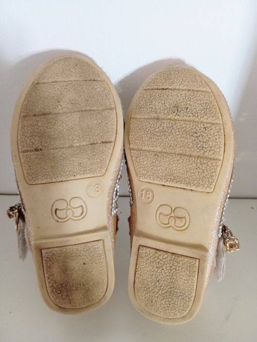 Papucei aurii  de ocazie mar 18