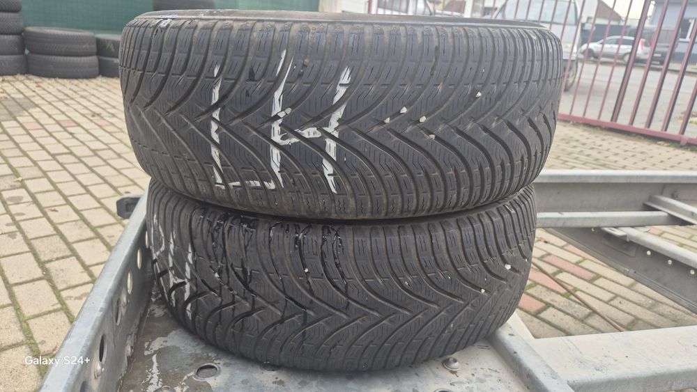 două cauciucuri; 205 55 16 de iarnă,m +s
