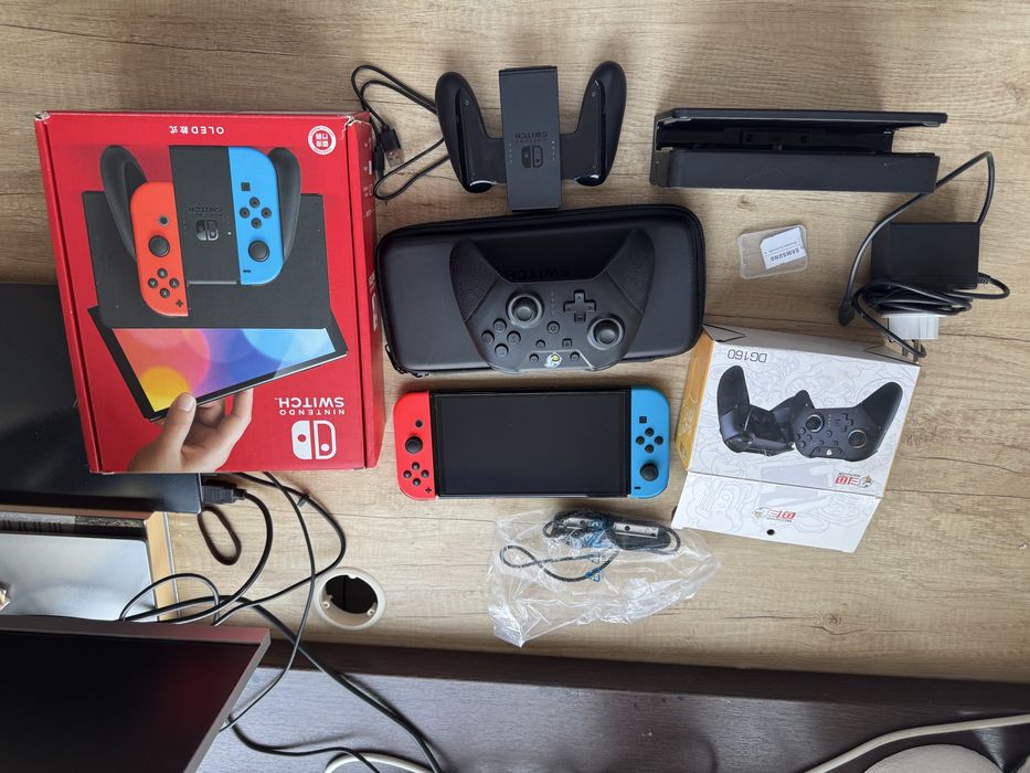 Nintendo Switch Oled, полный комплект + 2 игры