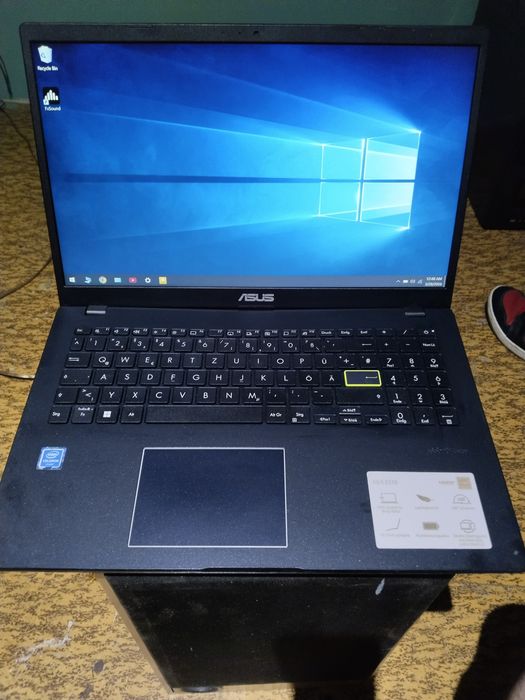 Лаптоп Asus  E510