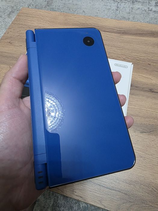 Продам новую Nintendo DSi LL Blue