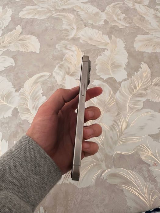 iphone 15 pro max 256 gb qirilgan chizilgan joyi yoq yangidey turipti