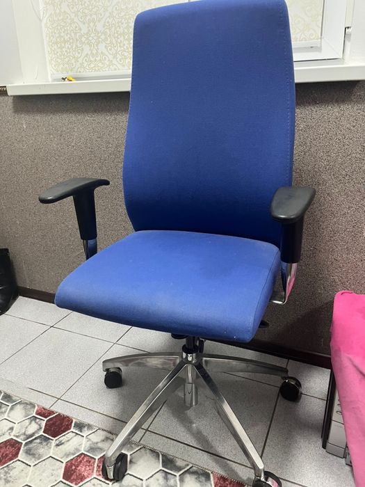 офисное кресло продам за 15 тысяч