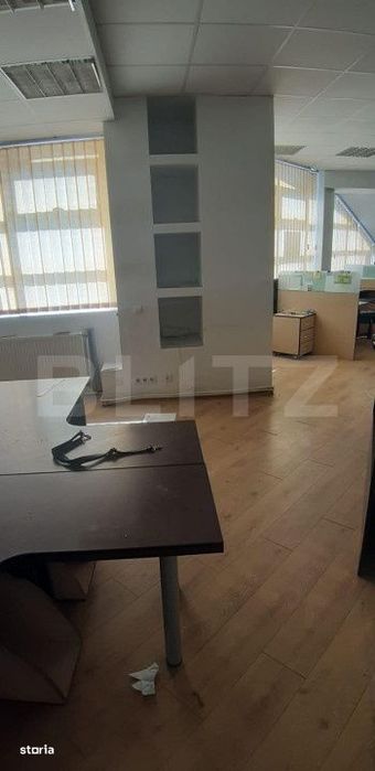 Spatiu prestari servicii, parter, strada principala, 220 mp, Obcini