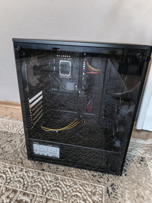 Продам корпус и мат плату