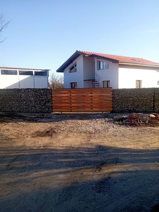 Изработка и монтаж на плъзгащи и конзолни врати