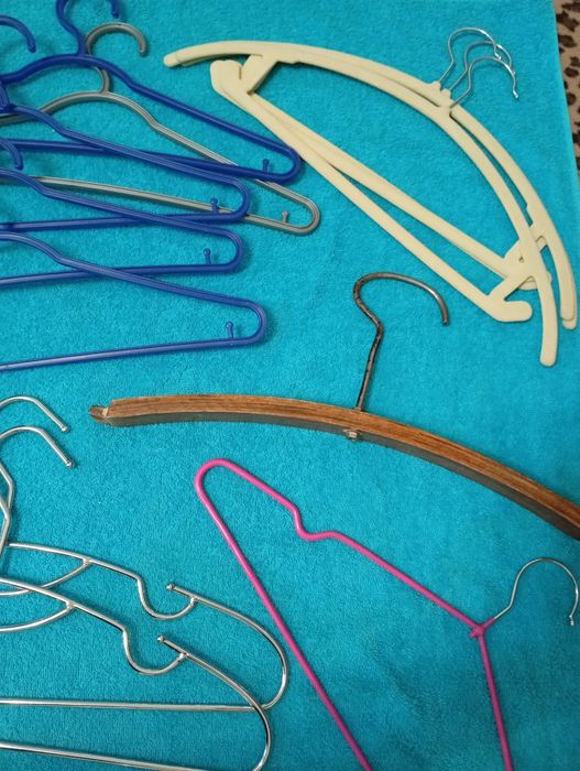 Продам плечики разные