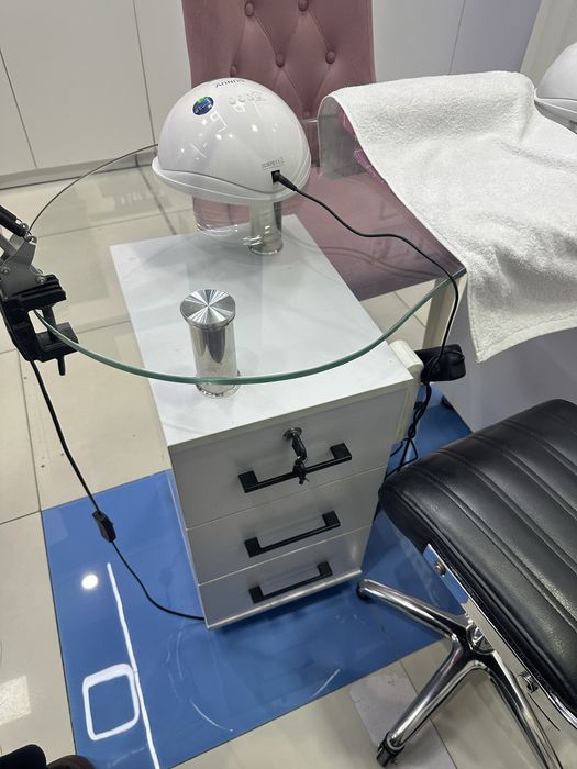 Продается рабочий стол для маникюра