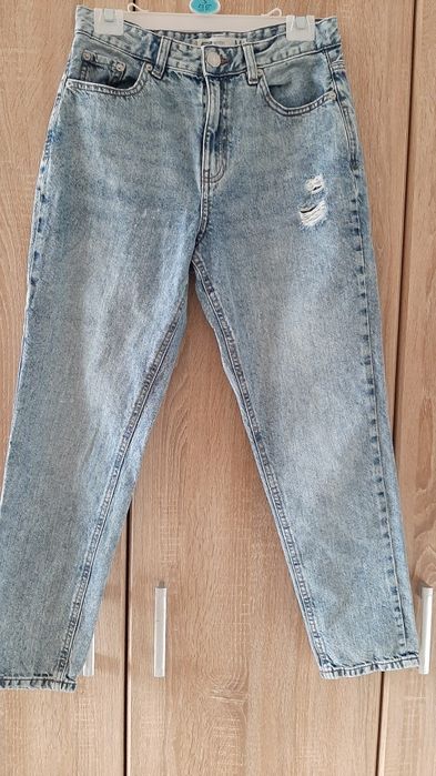 Blugi,mărimea 36-38,preț 35 lei bucata.