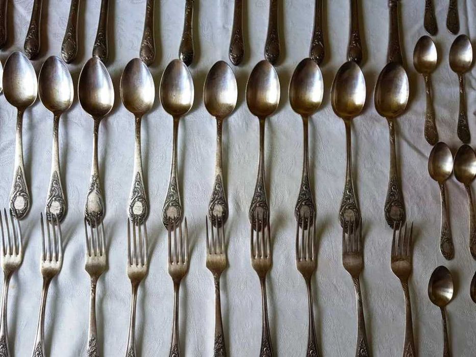 Vand set tacamuri argint 12 persoane