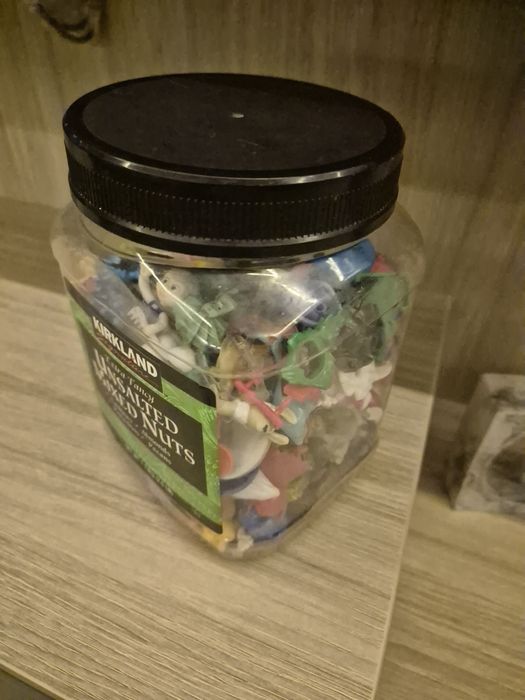 Всё из киндер сюрприз