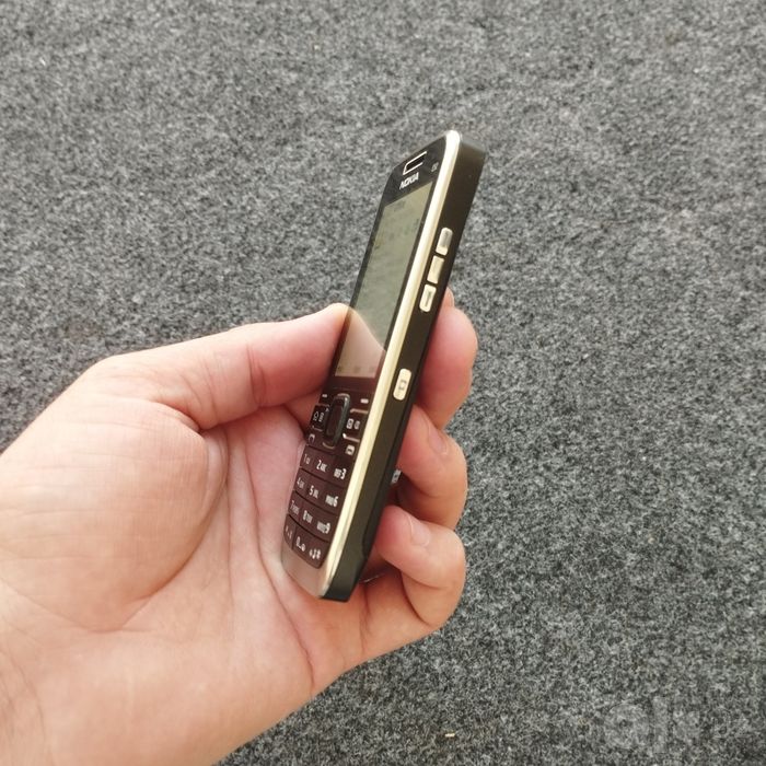 Nokia E52 Black sotladi